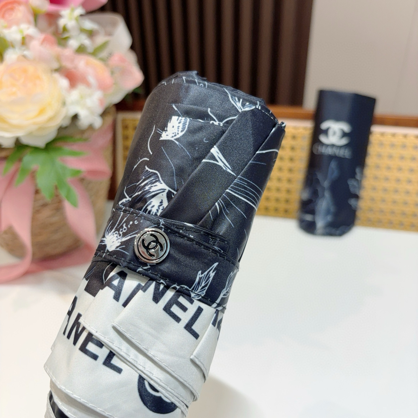  CHANEL（香奈儿）五折手动折叠晴雨伞 选用台湾进口UV防紫外线伞布 原单代工级品质  🌹