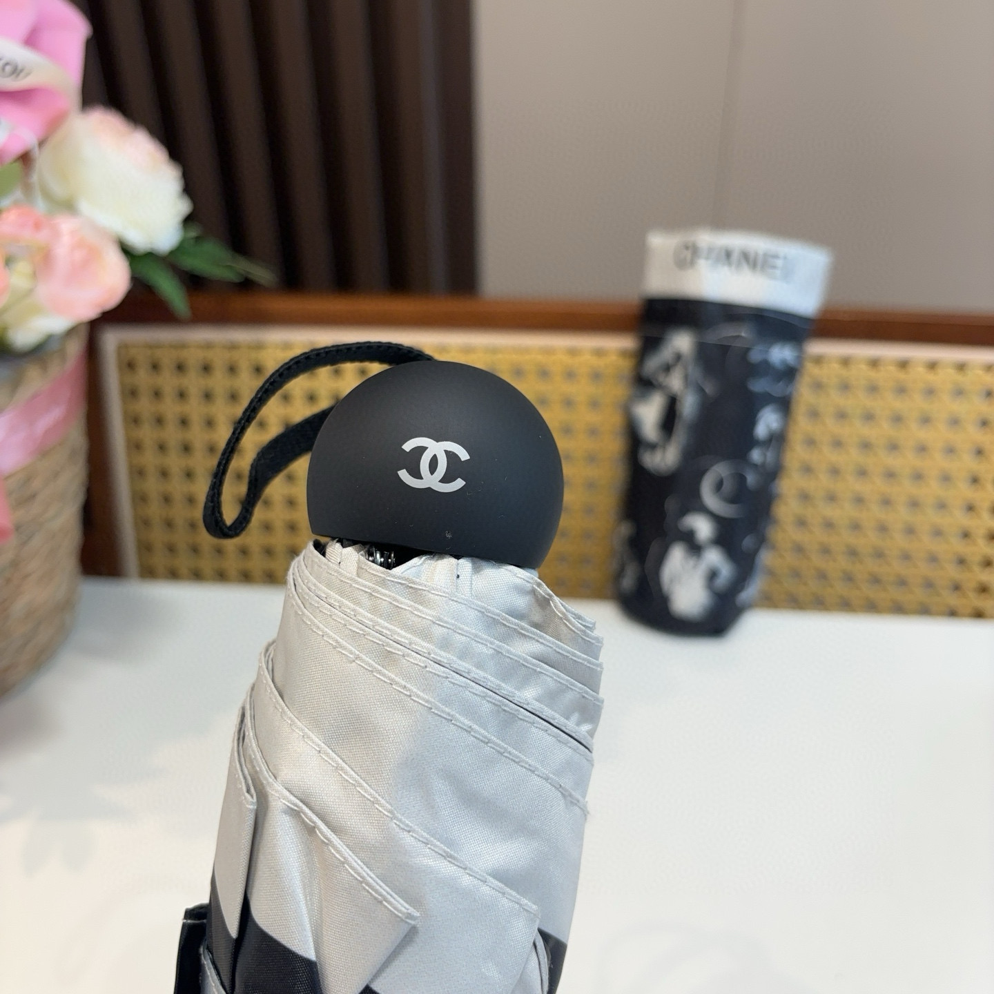  CHANEL（香奈儿）五折手动折叠晴雨伞 选用台湾进口UV防紫外线伞布 原单代工级品质  🌹