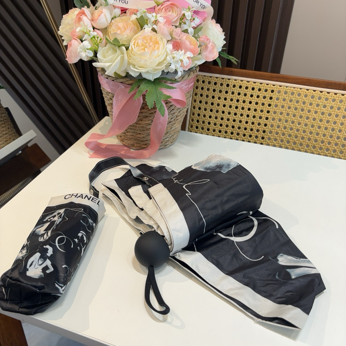  CHANEL（香奈儿）五折手动折叠晴雨伞 选用台湾进口UV防紫外线伞布 原单代工级品质  🌹