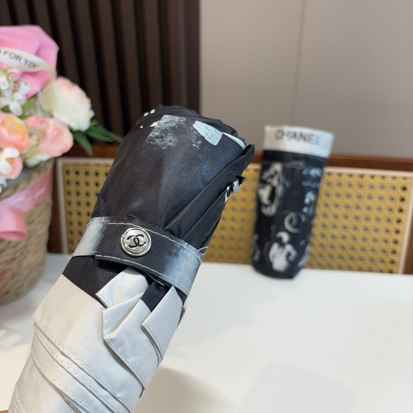  CHANEL（香奈儿）五折手动折叠晴雨伞 选用台湾进口UV防紫外线伞布 原单代工级品质  🌹