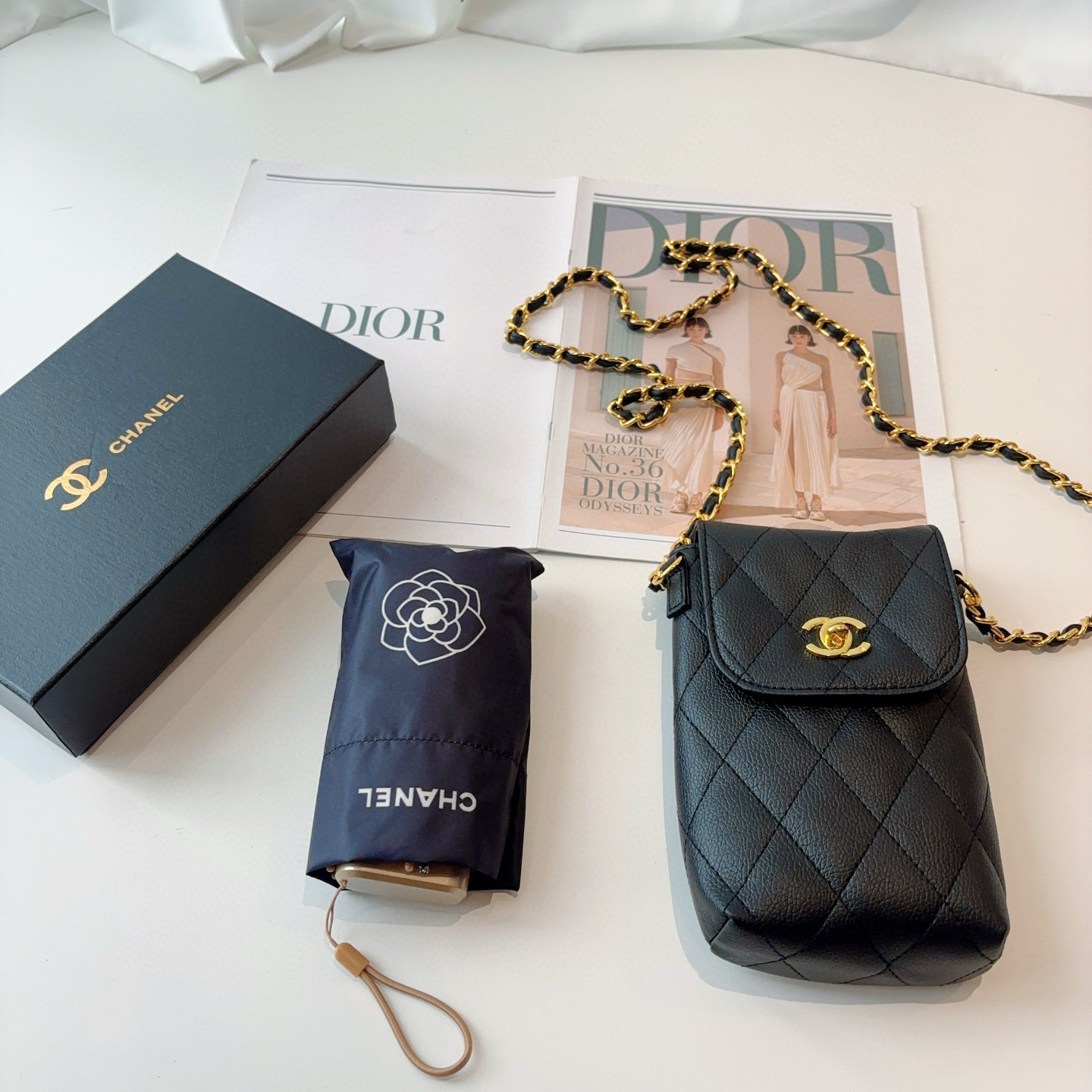 Chanel香奈儿 金色涂层 拼接五折小巧 配送链包 配套包装盒 链包可放手机 时尚博主人手一套，造型神
