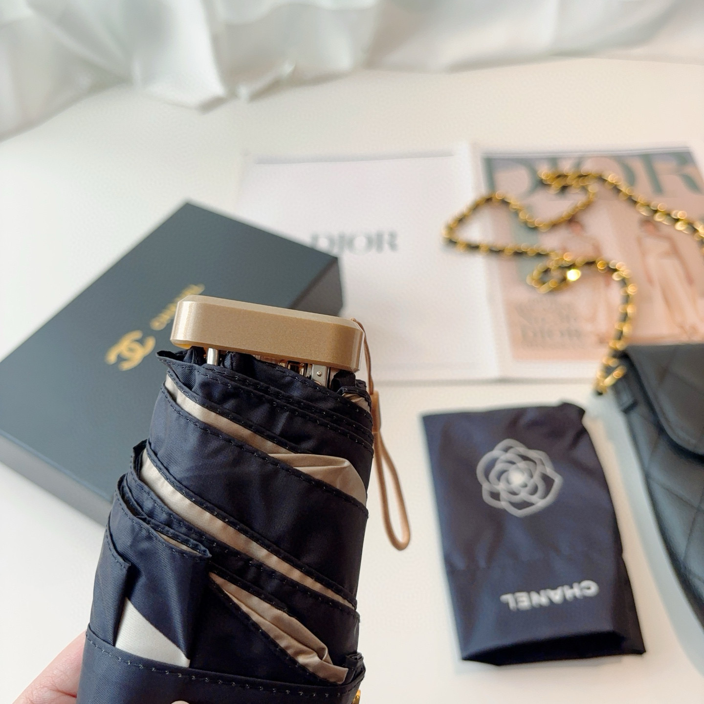 Chanel香奈儿 金色涂层 拼接五折小巧 配送链包 配套包装盒 链包可放手机 时尚博主人手一套，造型神