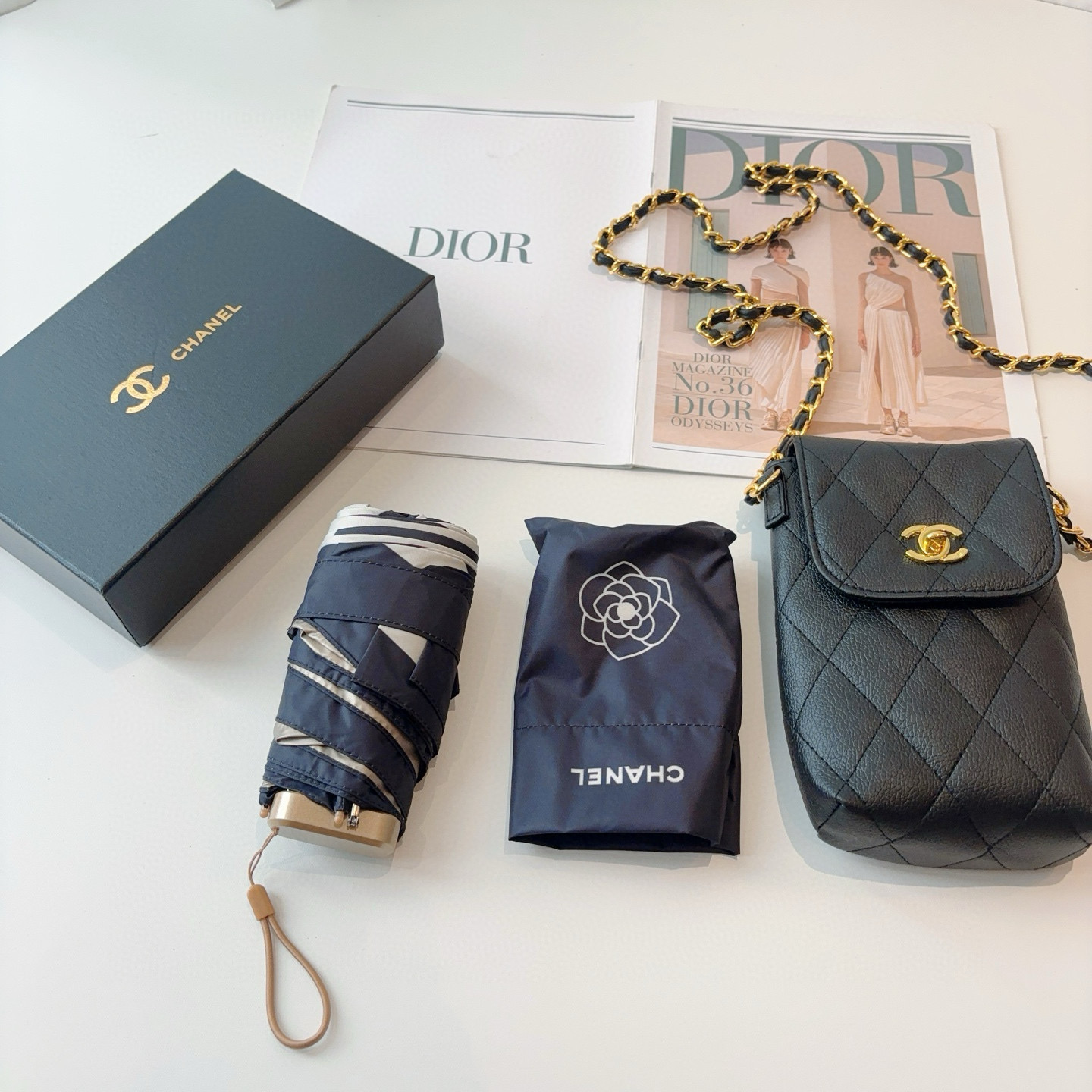 Chanel香奈儿 金色涂层 拼接五折小巧 配送链包 配套包装盒 链包可放手机 时尚博主人手一套，造型神