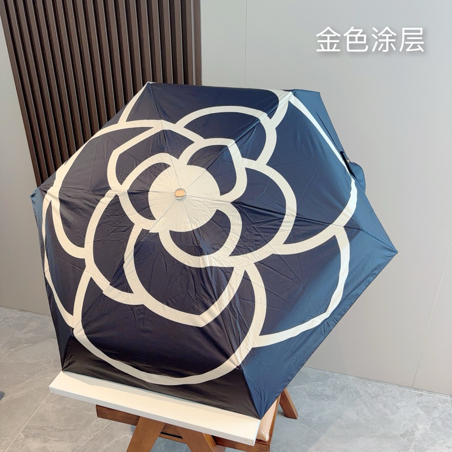 Chanel香奈儿 金色涂层 拼接五折小巧 配送链包 配套包装盒 链包可放手机 时尚博主人手一套，造型神