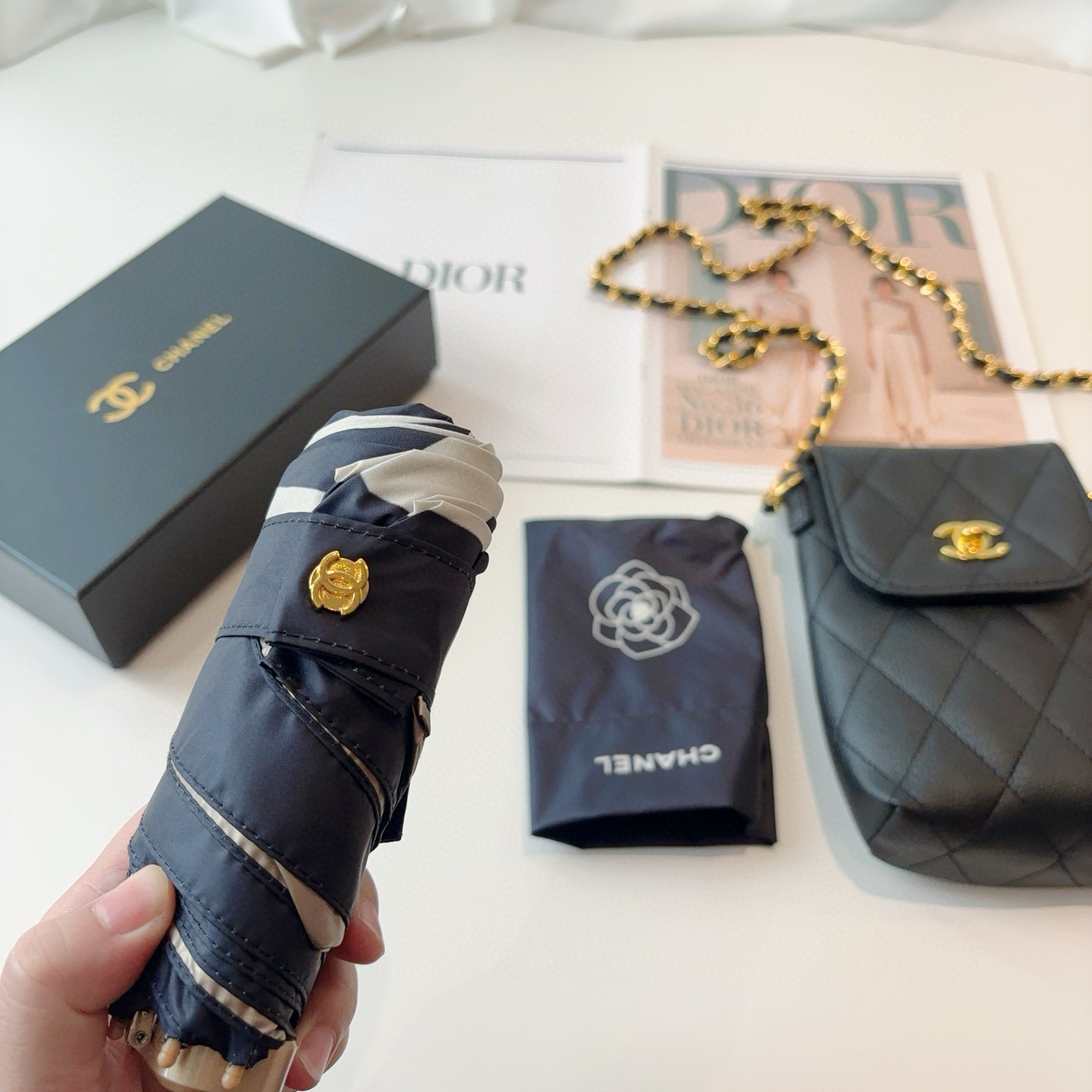 Chanel香奈儿 金色涂层 拼接五折小巧 配送链包 配套包装盒 链包可放手机 时尚博主人手一套，造型神