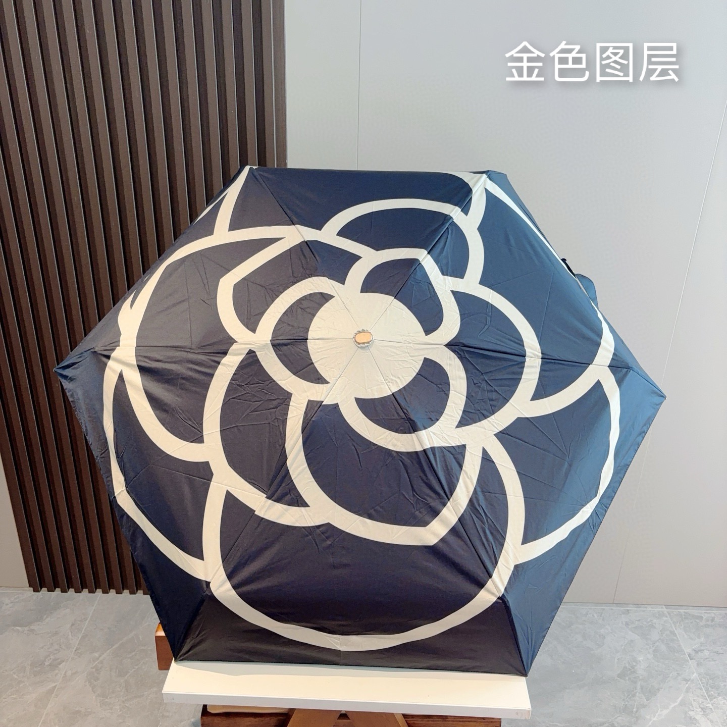 Chanel香奈儿 金色涂层 拼接五折小巧 配送链包 配套包装盒 链包可放手机 时尚博主人手一套，造型神