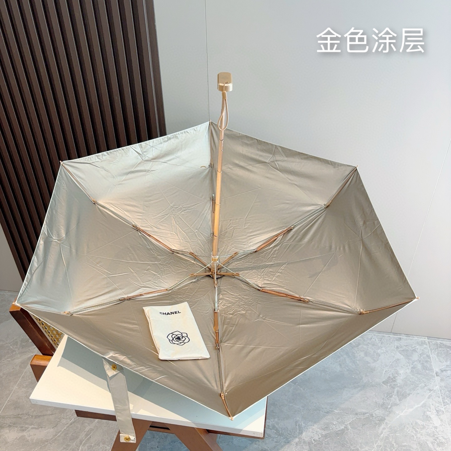 Chanel香奈儿 金色涂层 拼接五折小巧 配送链包 配套包装盒 链包可放手机 时尚博主人手一套，造型神