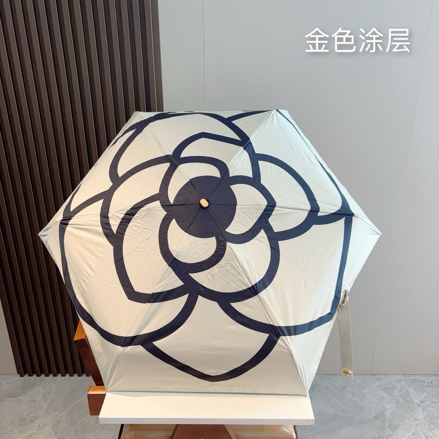 Chanel香奈儿 金色涂层 拼接五折小巧 配送链包 配套包装盒 链包可放手机 时尚博主人手一套，造型神