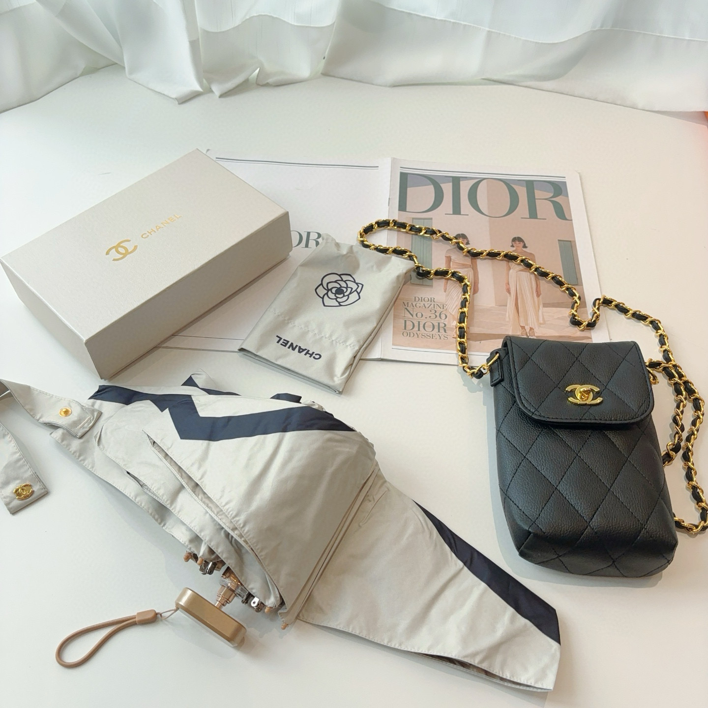 Chanel香奈儿 金色涂层 拼接五折小巧 配送链包 配套包装盒 链包可放手机 时尚博主人手一套，造型神