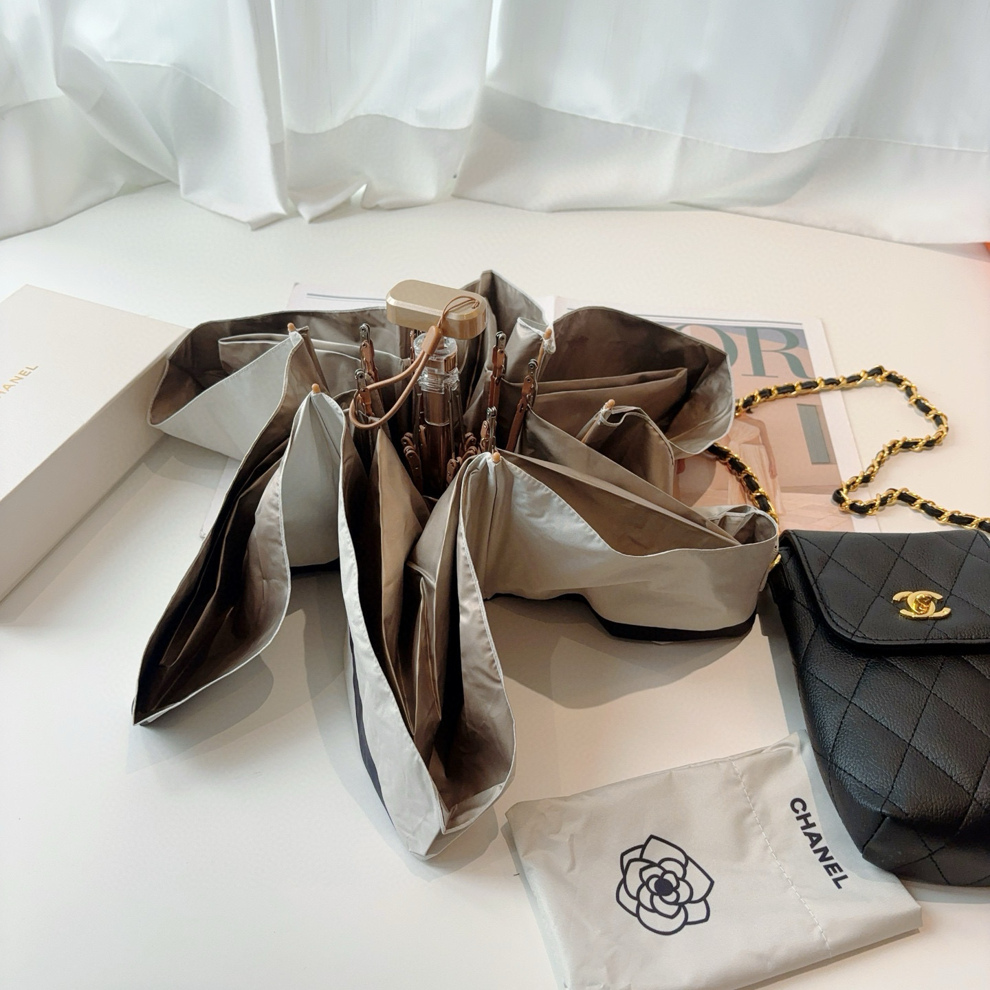 Chanel香奈儿 金色涂层 拼接五折小巧 配送链包 配套包装盒 链包可放手机 时尚博主人手一套，造型神