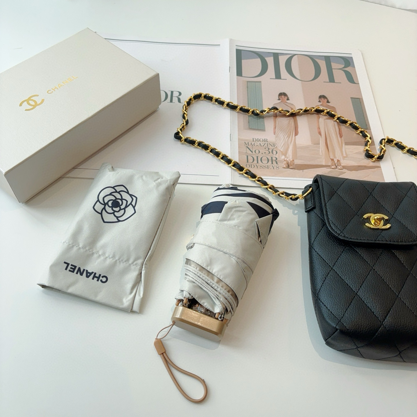 Chanel香奈儿 金色涂层 拼接五折小巧 配送链包 配套包装盒 链包可放手机 时尚博主人手一套，造型神