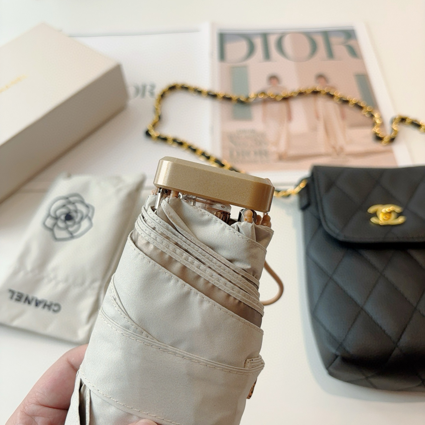 Chanel香奈儿 金色涂层 拼接五折小巧 配送链包 配套包装盒 链包可放手机 时尚博主人手一套，造型神