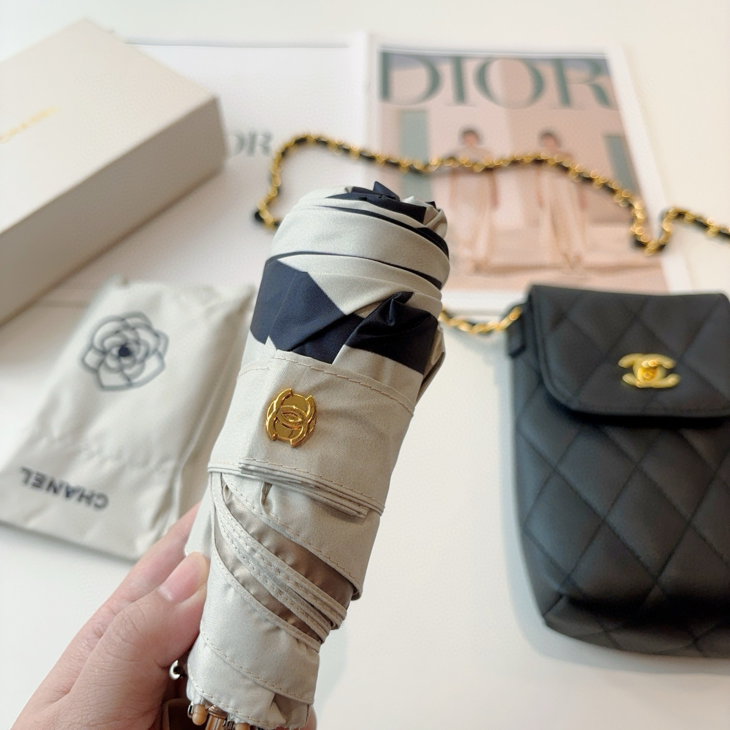 Chanel香奈儿 金色涂层 拼接五折小巧 配送链包 配套包装盒 链包可放手机 时尚博主人手一套，造型神