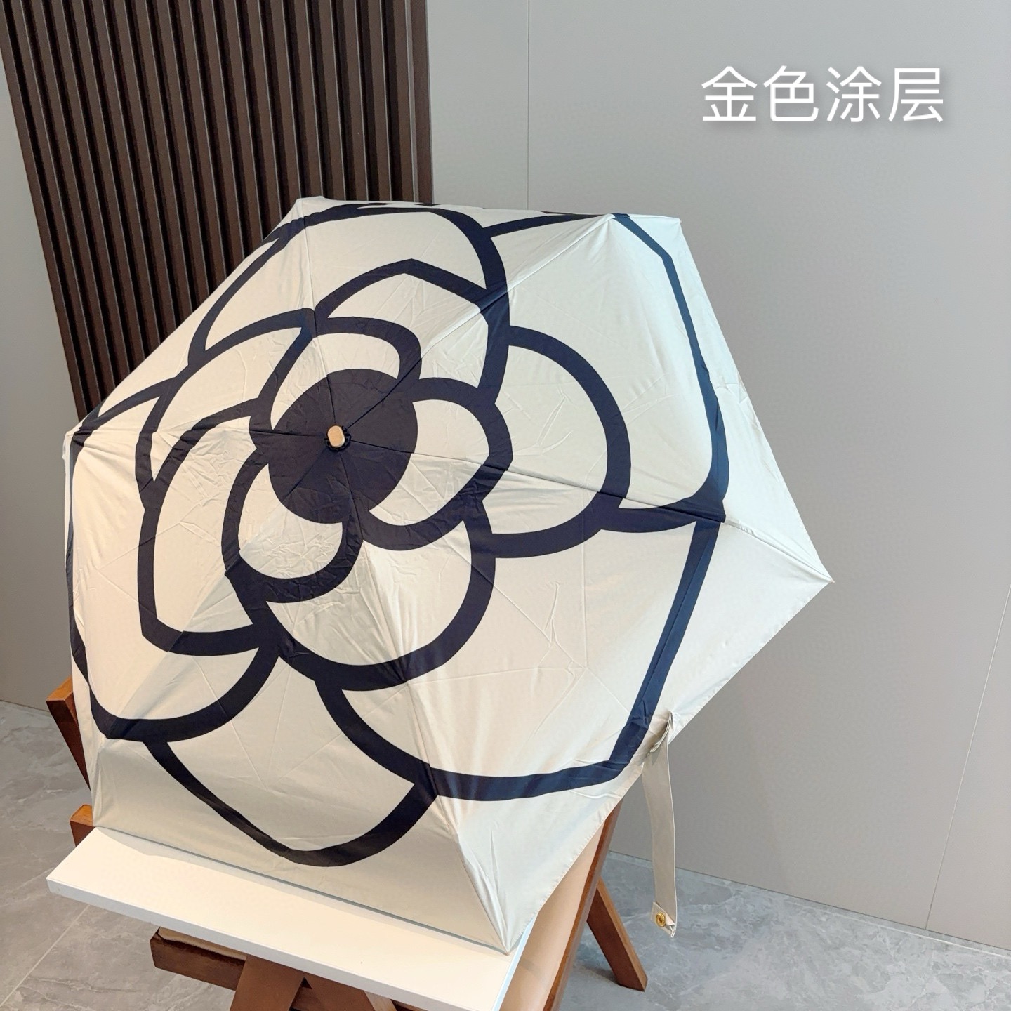 Chanel香奈儿 金色涂层 拼接五折小巧 配送链包 配套包装盒 链包可放手机 时尚博主人手一套，造型神