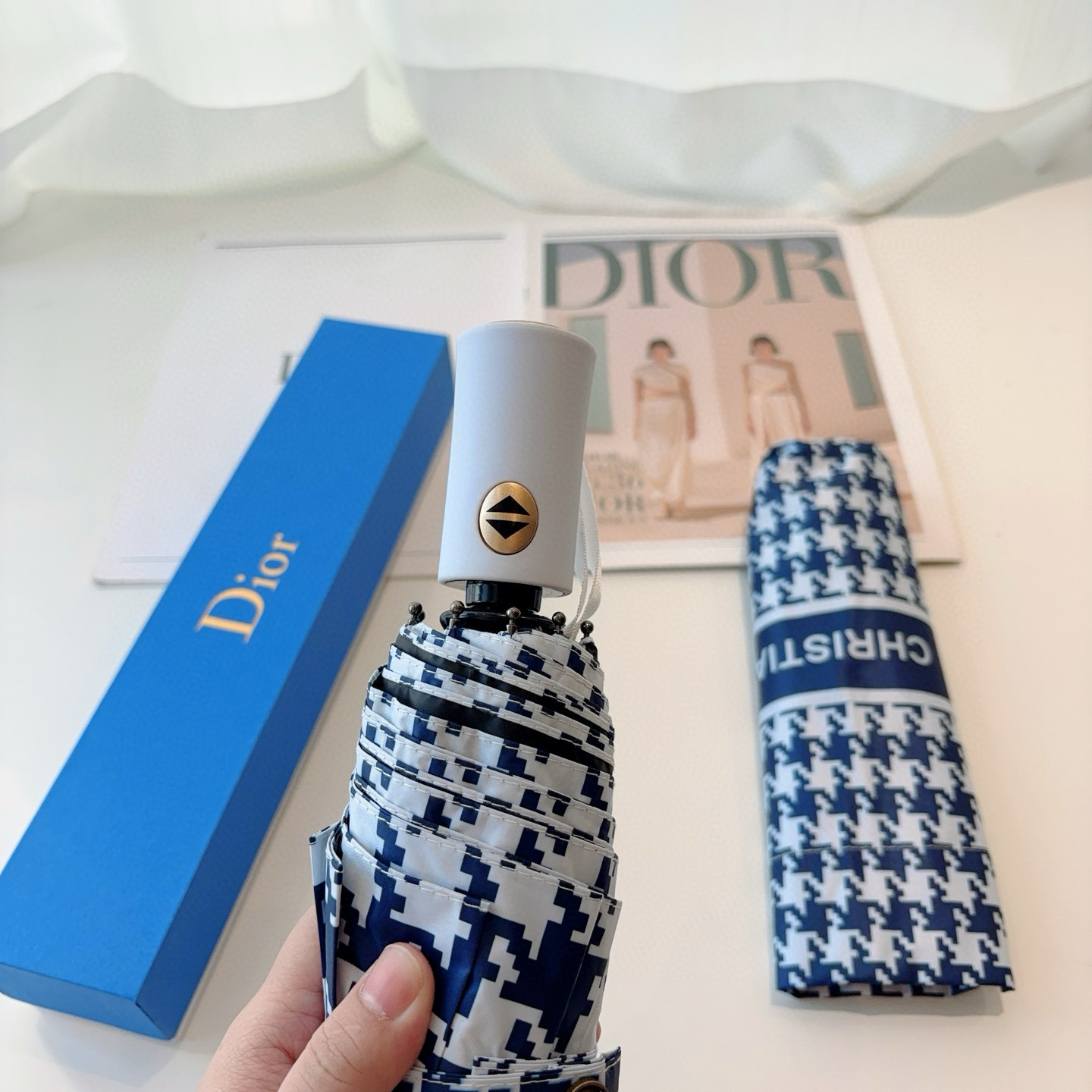  DIOR（迪奥）三折自动折叠晴雨伞  时尚原单代工品质 细节精致 看得见的品质 打破一成不变 色泽纯正