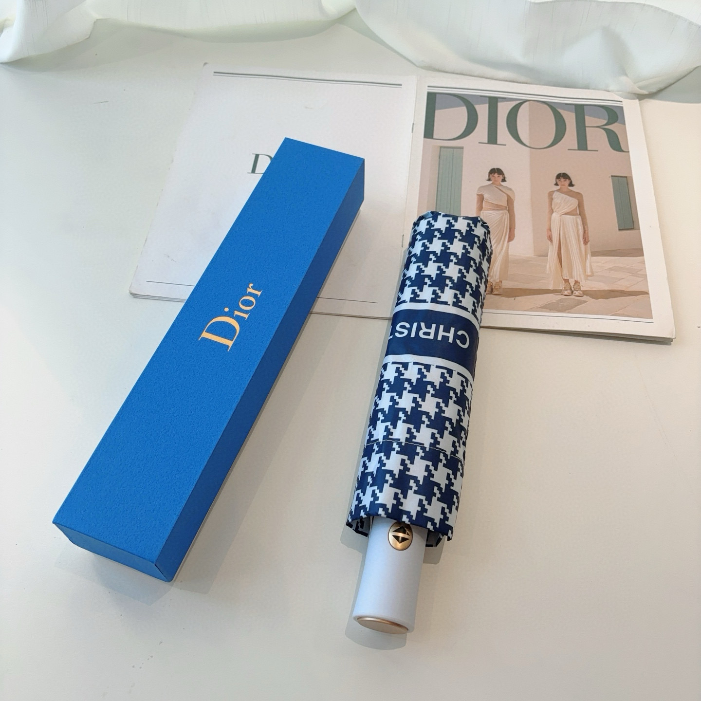  DIOR（迪奥）三折自动折叠晴雨伞  时尚原单代工品质 细节精致 看得见的品质 打破一成不变 色泽纯正