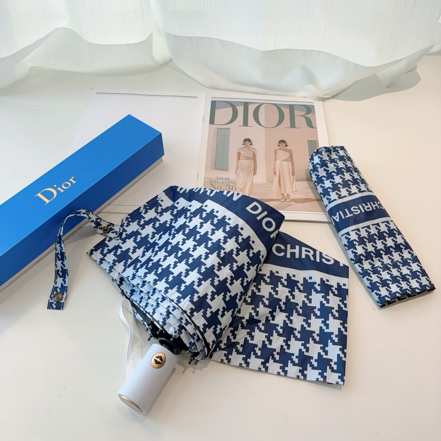  DIOR（迪奥）三折自动折叠晴雨伞  时尚原单代工品质 细节精致 看得见的品质 打破一成不变 色泽纯正