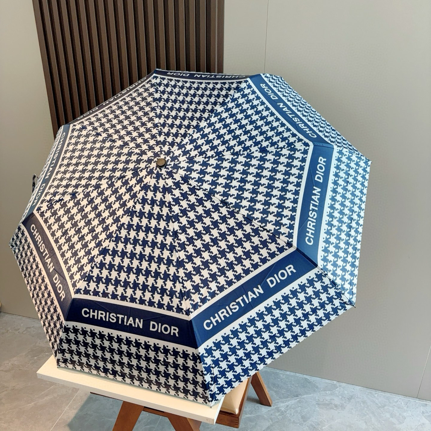  DIOR（迪奥）三折自动折叠晴雨伞  时尚原单代工品质 细节精致 看得见的品质 打破一成不变 色泽纯正