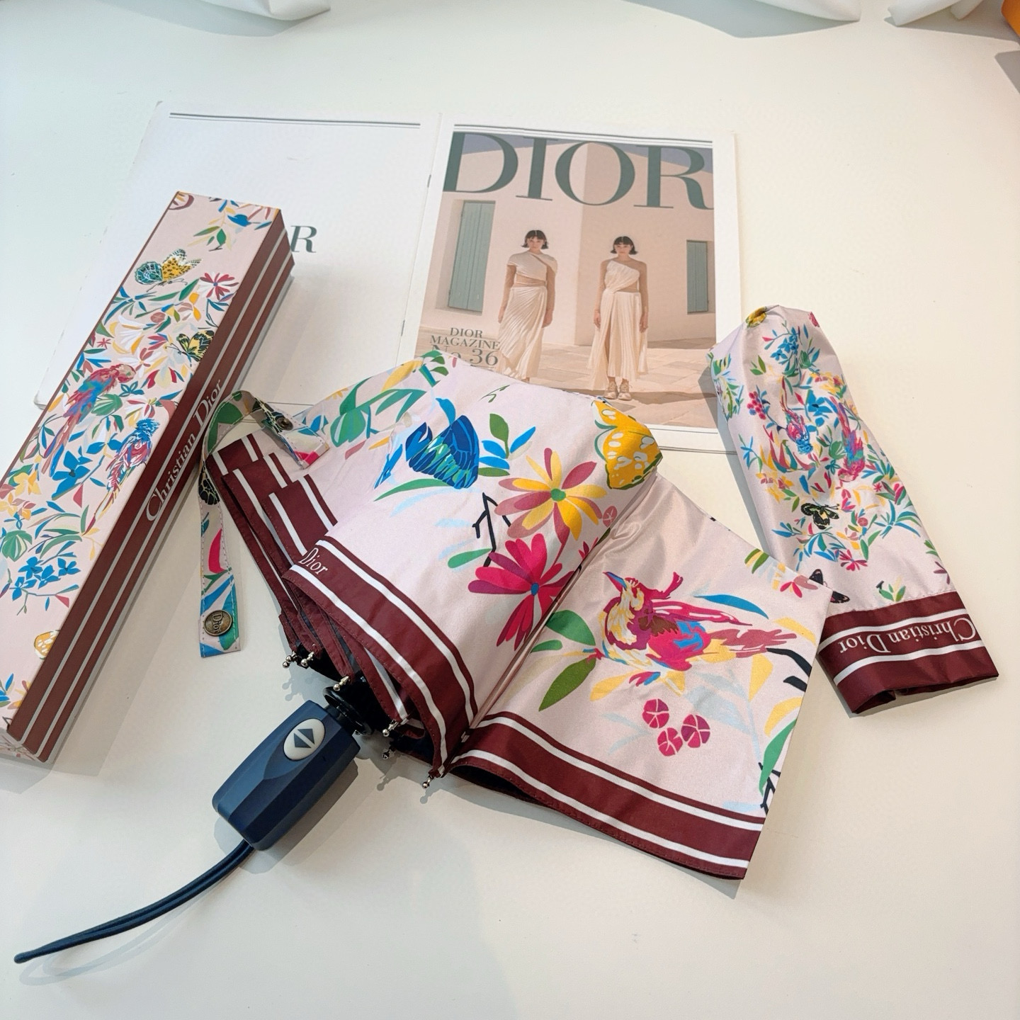 DIOR（迪奥）三折自动折叠晴雨伞  时尚原单代工品质 细节精致 看得见的品质 打破一成不变 色泽纯正