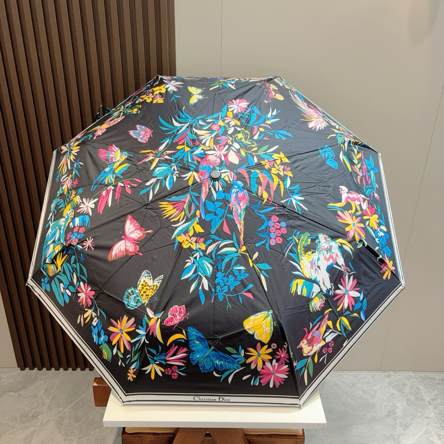  DIOR（迪奥）三折自动折叠晴雨伞  时尚原单代工品质 细节精致 看得见的品质 打破一成不变 色泽纯正