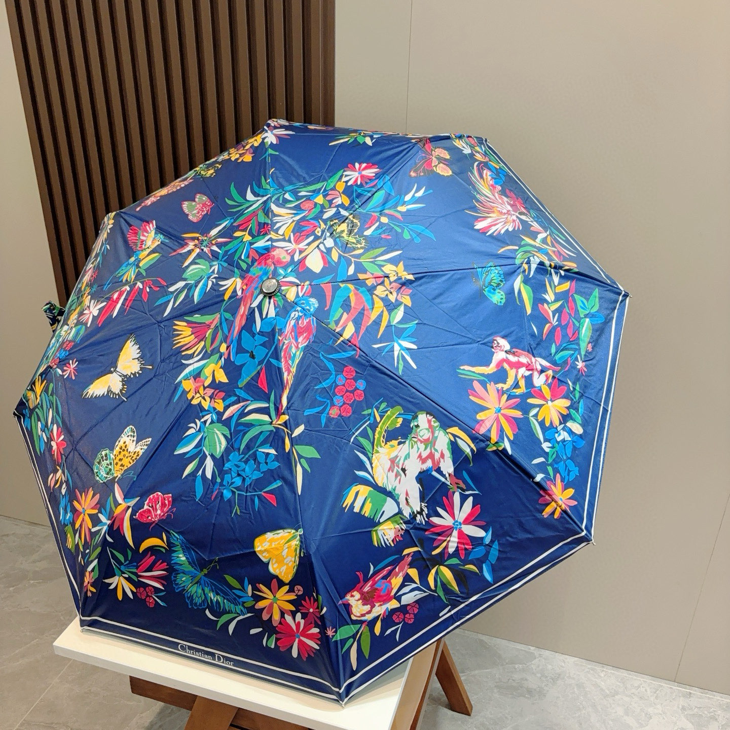  DIOR（迪奥）三折自动折叠晴雨伞  时尚原单代工品质 细节精致 看得见的品质 打破一成不变 色泽纯正