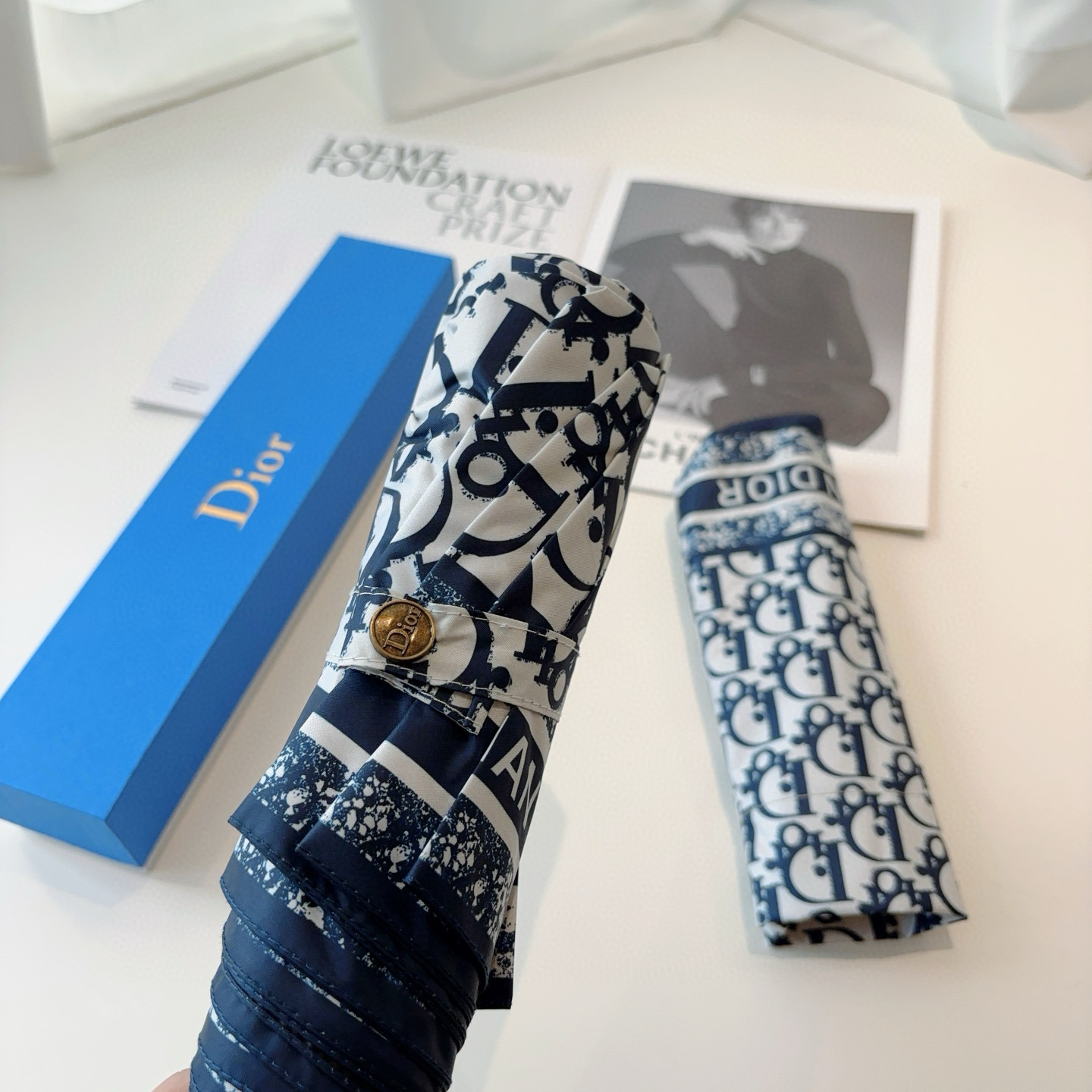  DIOR（迪奥）三折自动折叠晴雨伞  时尚原单代工品质 细节精致 看得见的品质 打破一成不变 色泽纯正