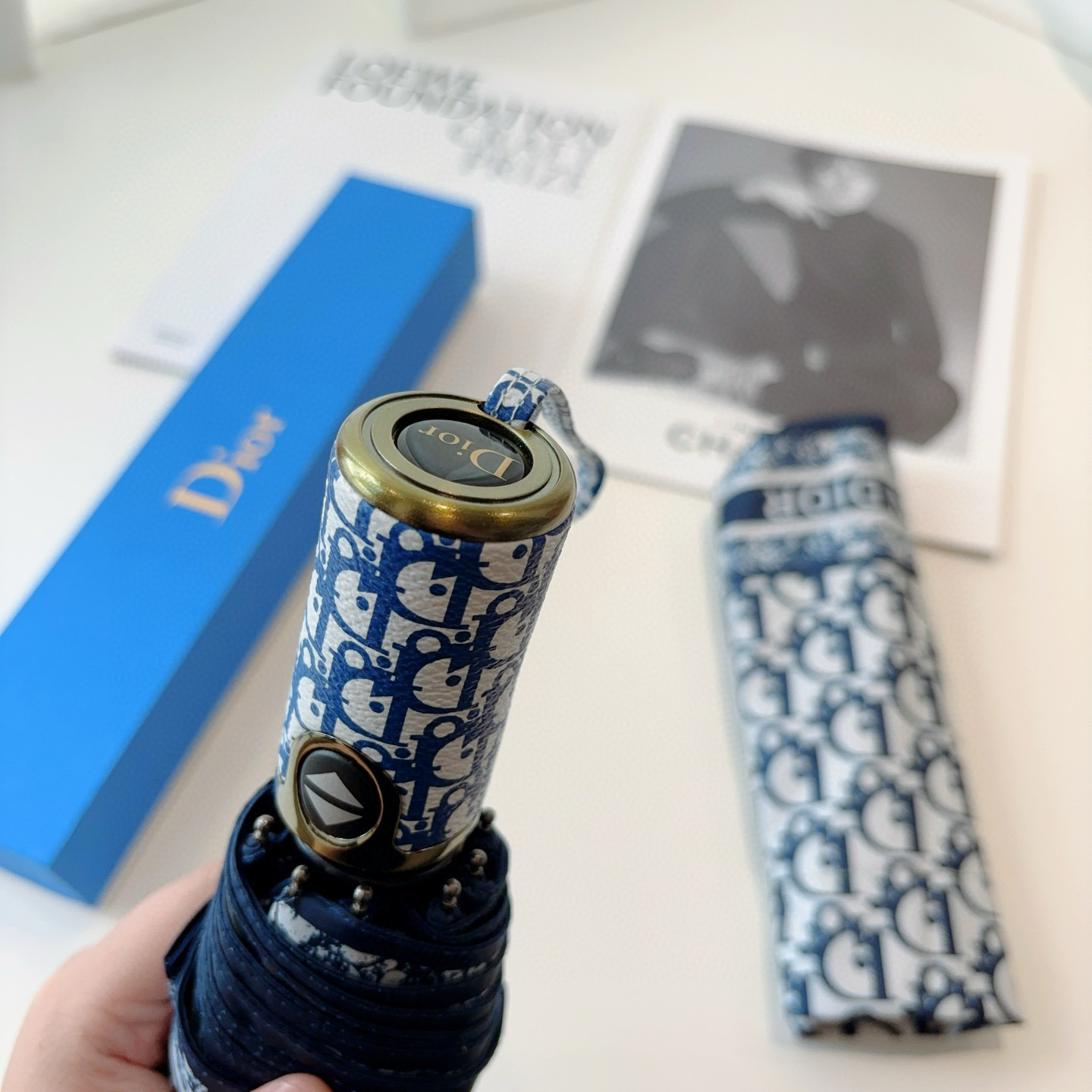  DIOR（迪奥）三折自动折叠晴雨伞  时尚原单代工品质 细节精致 看得见的品质 打破一成不变 色泽纯正