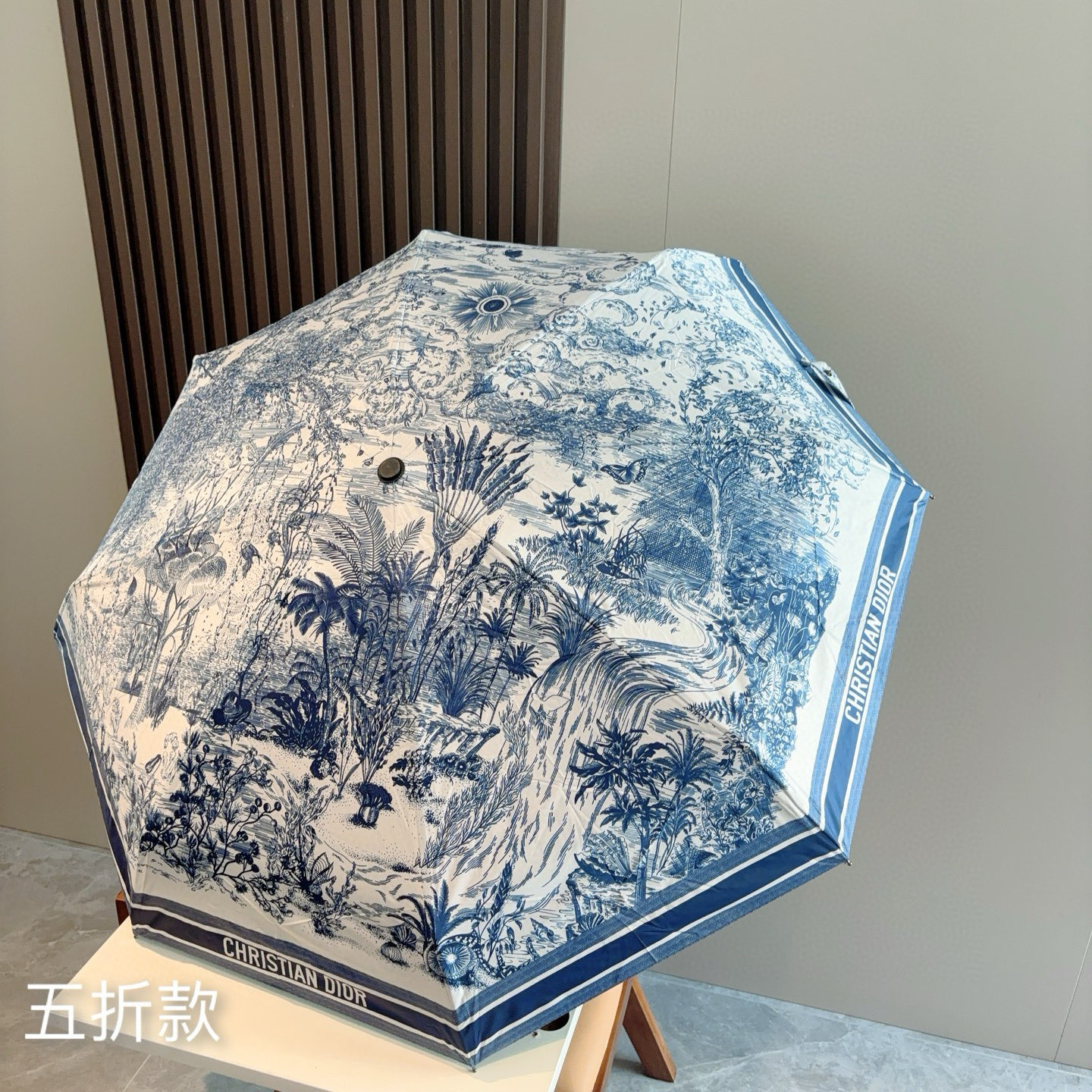 DIOR（迪奥）新款 五折伞 热卖款 时尚指数爆表 不论晴天雨天使用都相得益彰 拥有它感受风从身体经过的
