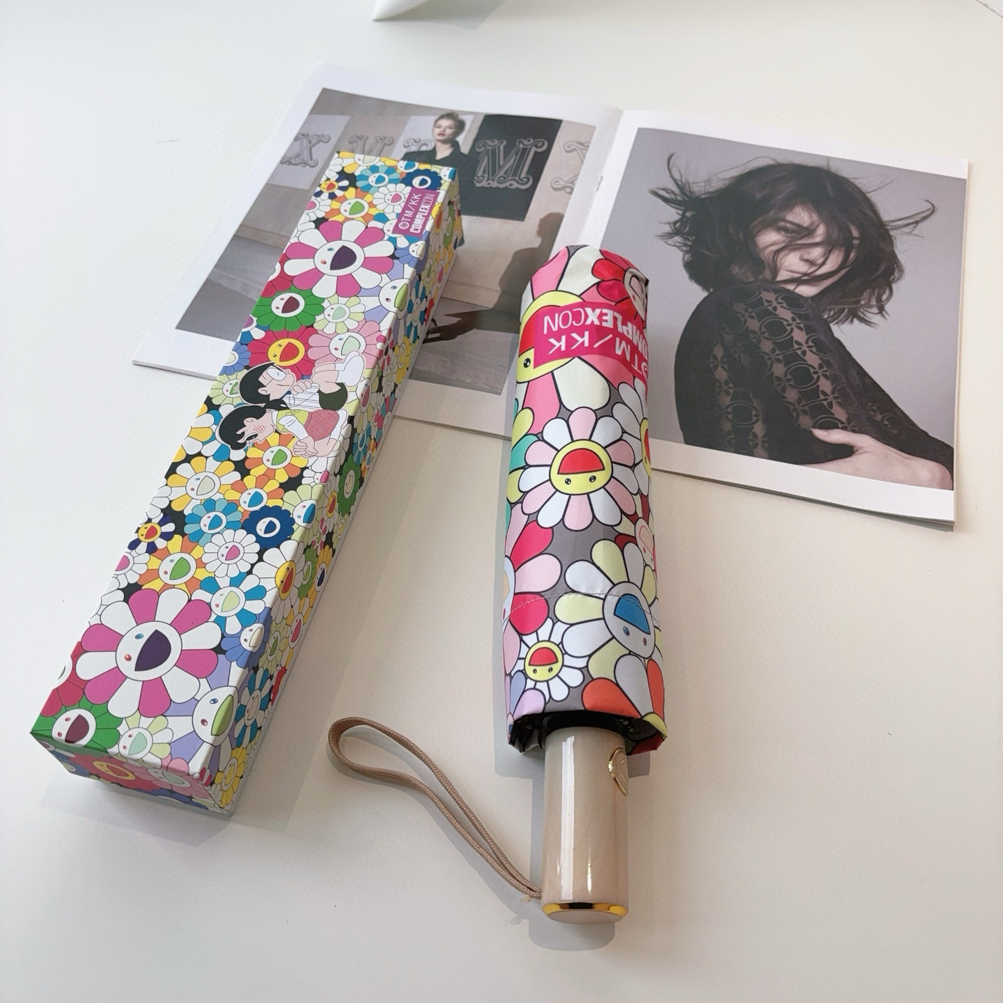 NO:378309,Trendy brand Murakami Takashi three-fold folding automatic sunny umbrellas with elegant design, noble and charming style, fashionable, cute and elegant umbrellas, umbrellas, umbrellas19860909潮牌村上隆 三折折叠自动晴雨伞 设计大方,风格高贵迷人、时尚 可爱又不失优雅雨伞遮阳伞太阳伞,雨伞,umbrellas,accessory