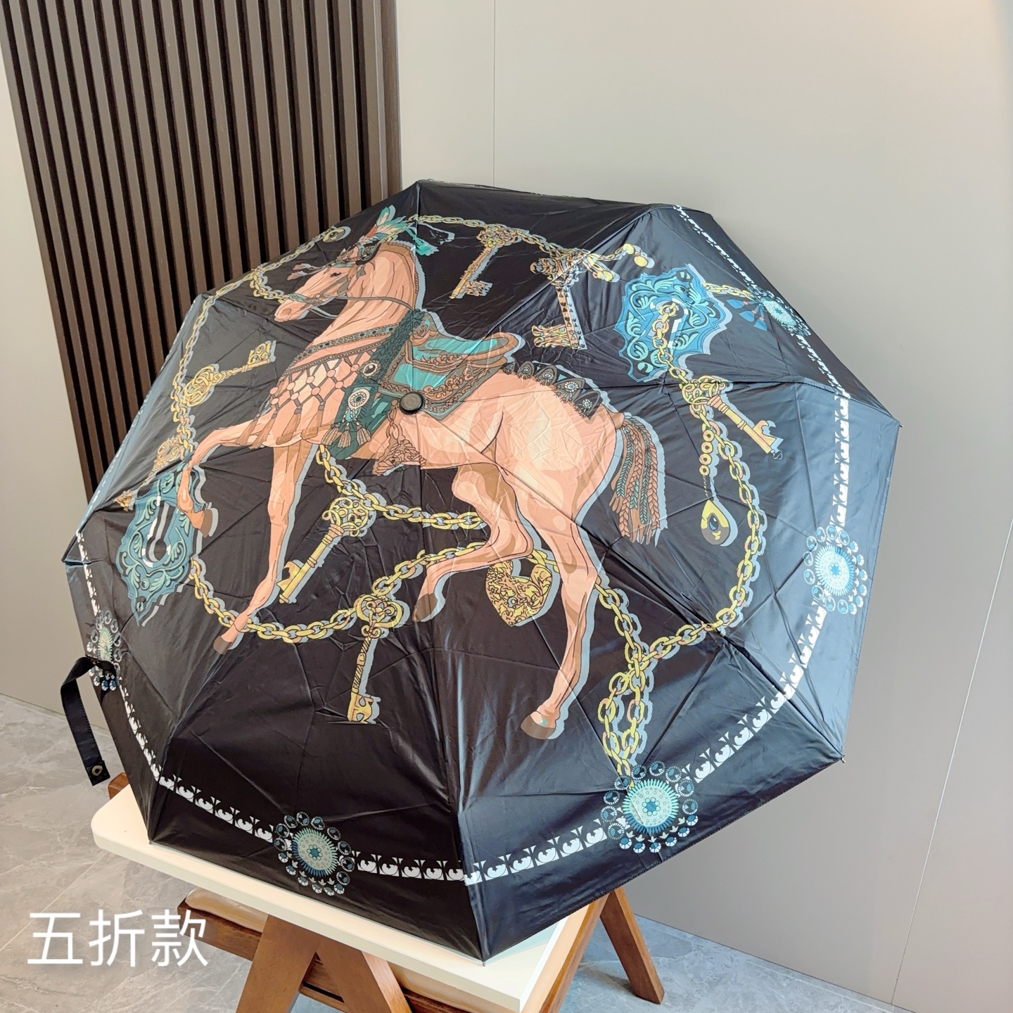 HERMÈS (爱马仕)新款 五折伞 热卖款 时尚指数爆表 不论晴天雨天使用都相得益彰 拥有它感受风从身