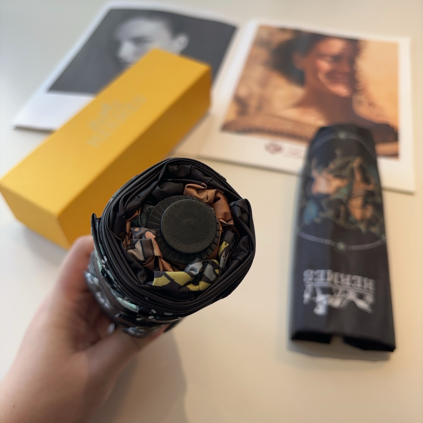 HERMÈS (爱马仕)新款 五折伞 热卖款 时尚指数爆表 不论晴天雨天使用都相得益彰 拥有它感受风从身