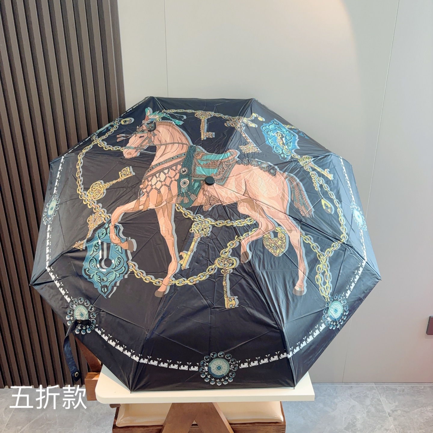 HERMÈS (爱马仕)新款 五折伞 热卖款 时尚指数爆表 不论晴天雨天使用都相得益彰 拥有它感受风从身