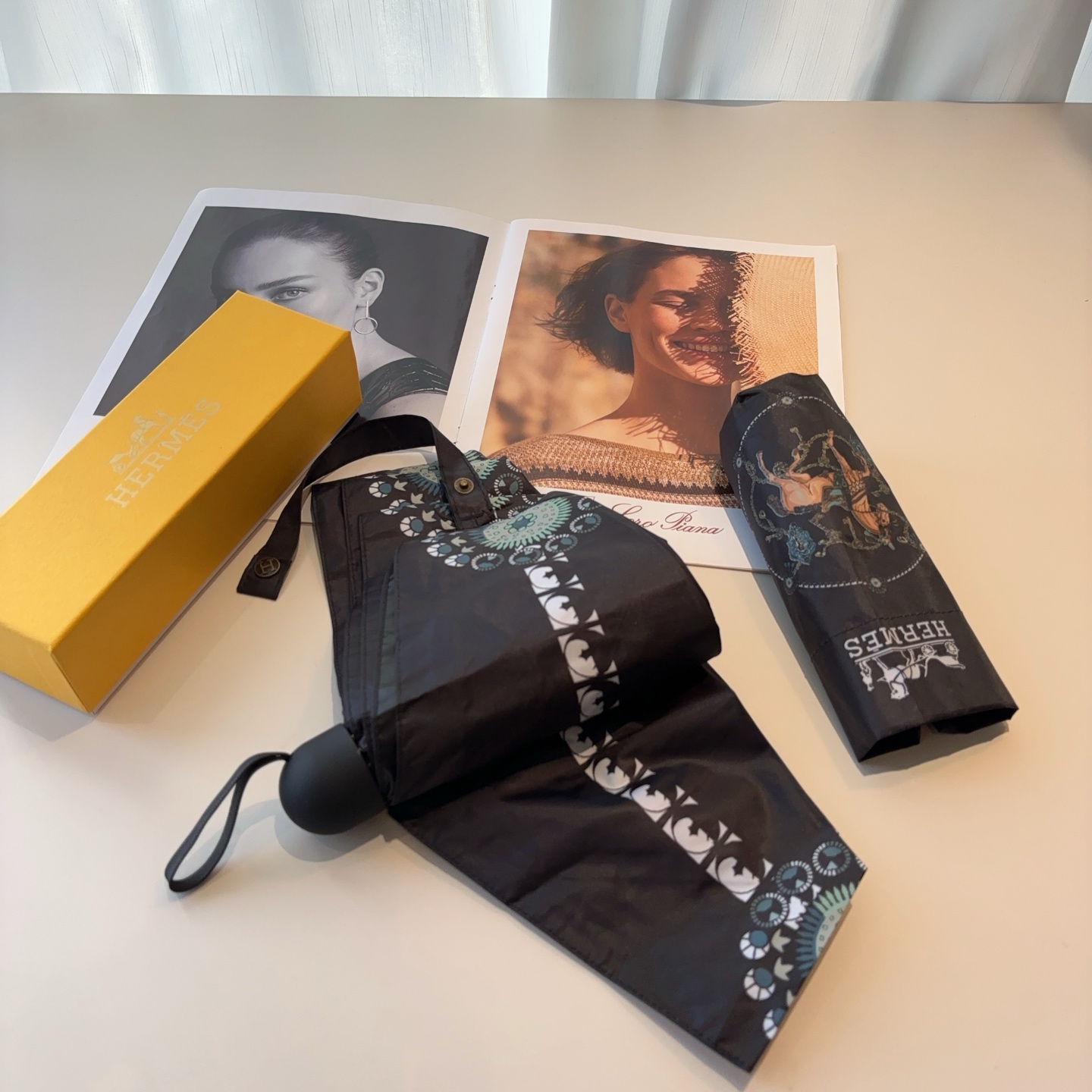 HERMÈS (爱马仕)新款 五折伞 热卖款 时尚指数爆表 不论晴天雨天使用都相得益彰 拥有它感受风从身