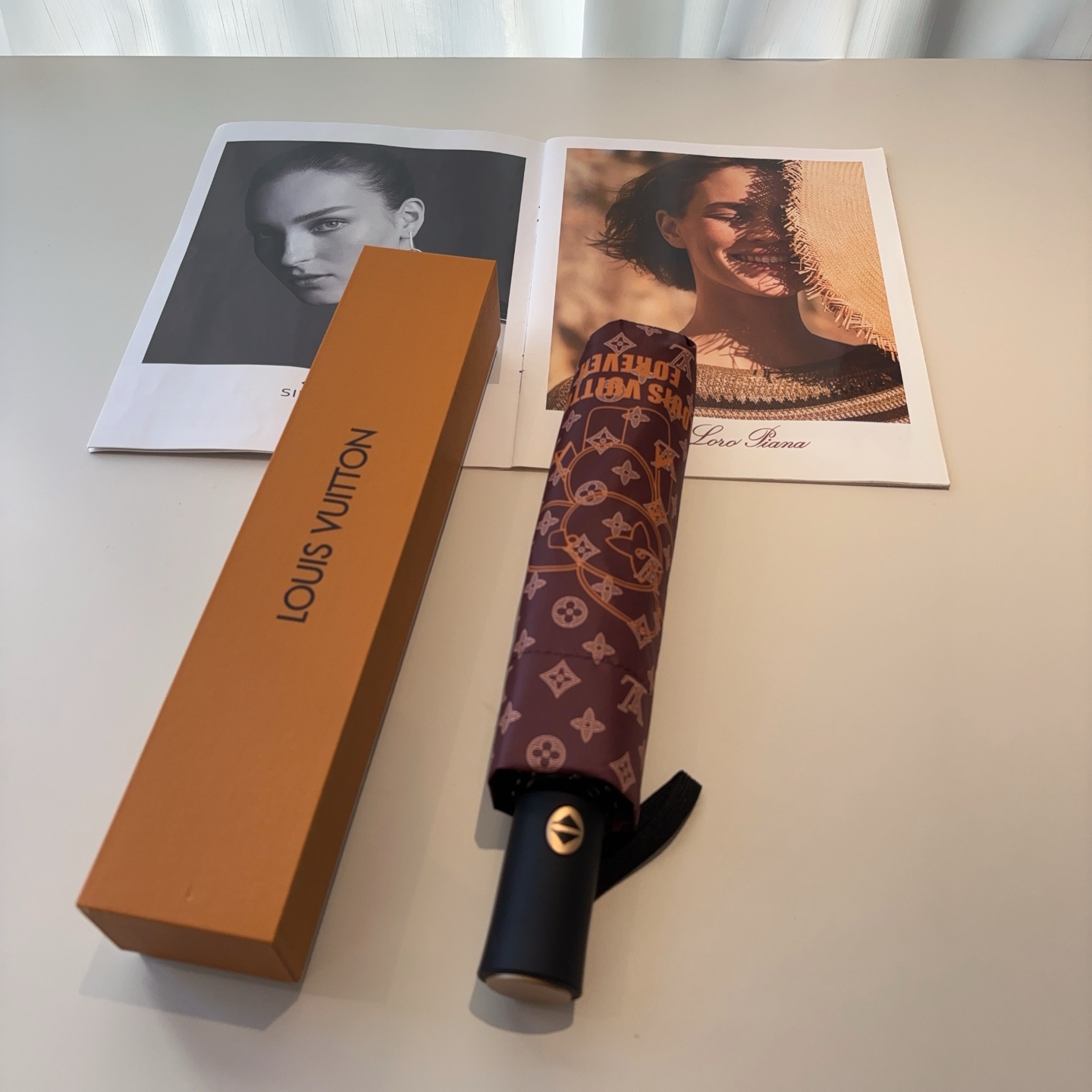 LOUIS VUITTON （路易威登）新款 三折自动折叠晴雨伞 新涂层技术深色伞面 拥有令人惊喜的遮光