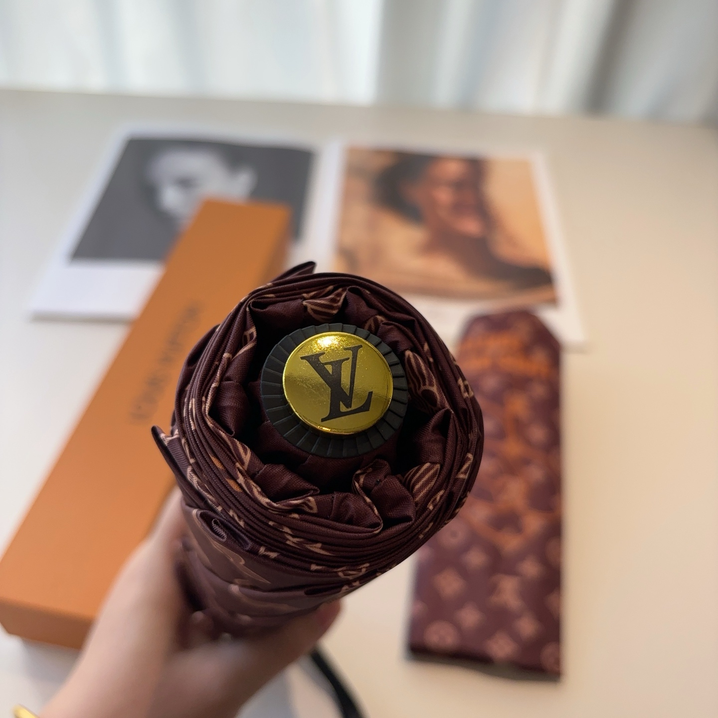 LOUIS VUITTON （路易威登）新款 三折自动折叠晴雨伞 新涂层技术深色伞面 拥有令人惊喜的遮光