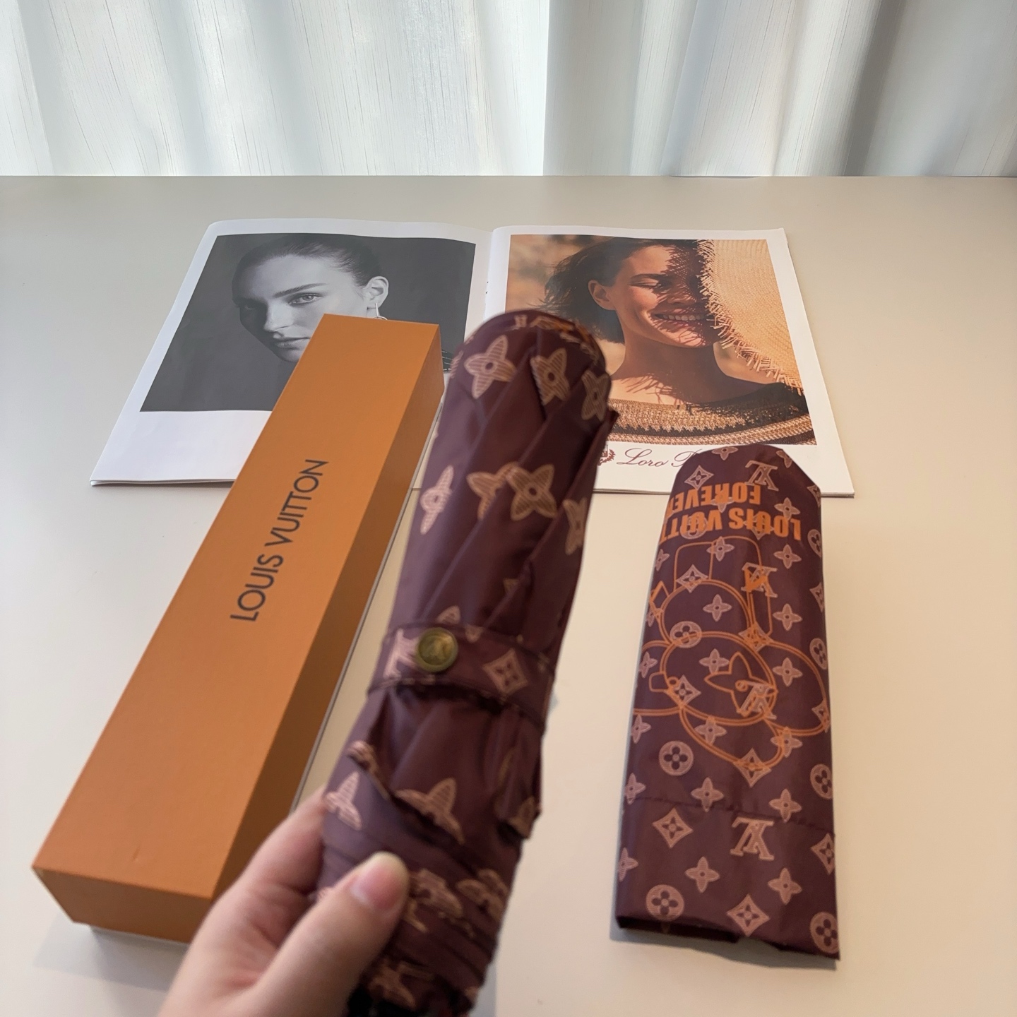 LOUIS VUITTON （路易威登）新款 三折自动折叠晴雨伞 新涂层技术深色伞面 拥有令人惊喜的遮光
