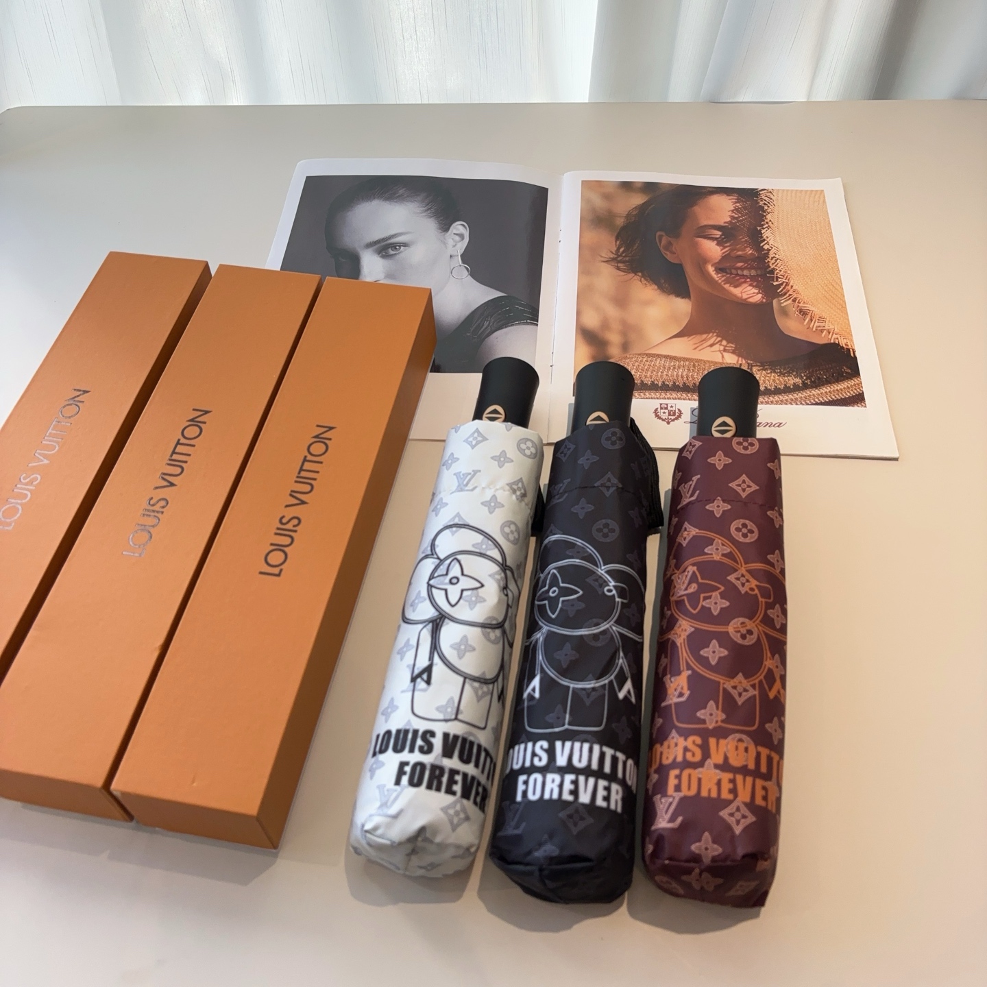 LOUIS VUITTON （路易威登）新款 三折自动折叠晴雨伞 新涂层技术深色伞面 拥有令人惊喜的遮光