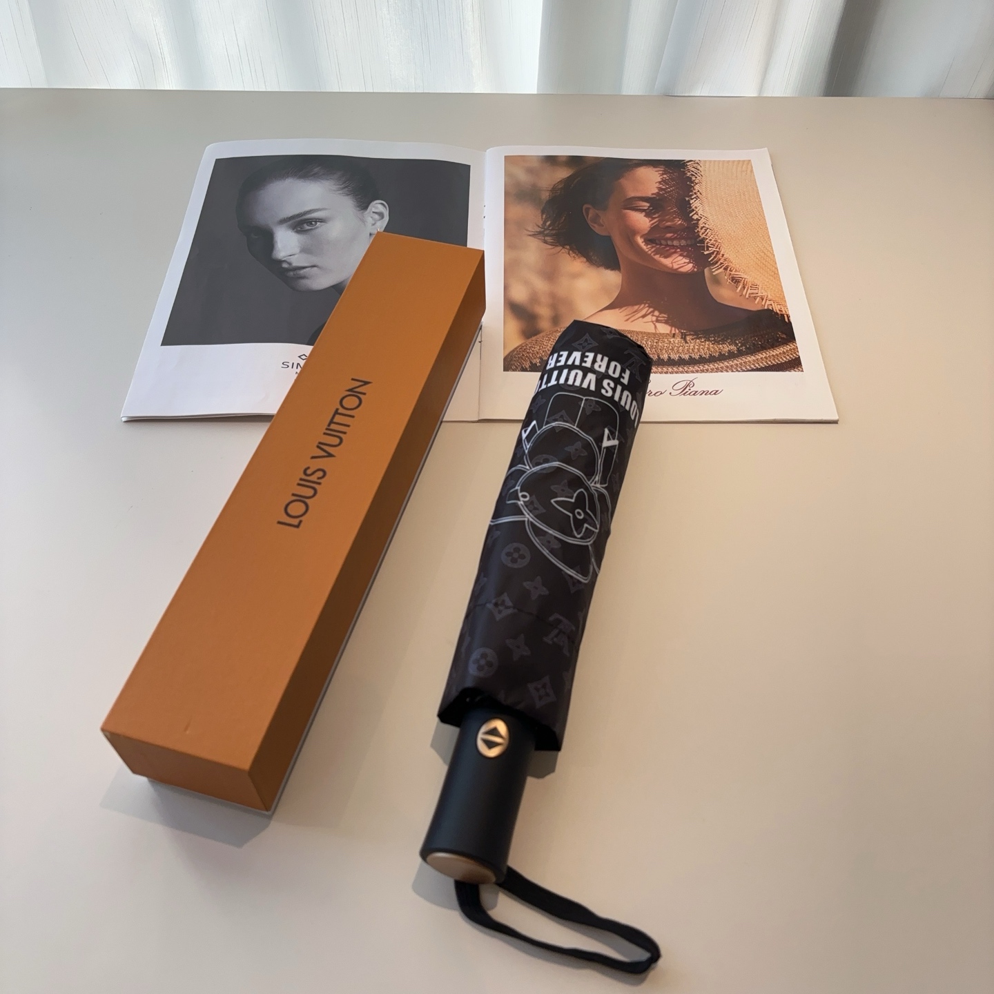 LOUIS VUITTON （路易威登）新款 三折自动折叠晴雨伞 新涂层技术深色伞面 拥有令人惊喜的遮光