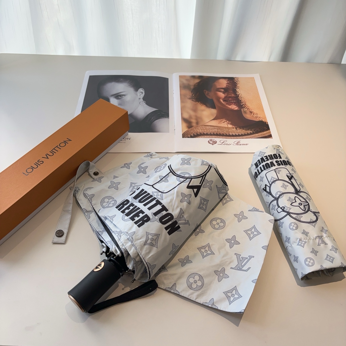 LOUIS VUITTON （路易威登）新款 三折自动折叠晴雨伞 新涂层技术深色伞面 拥有令人惊喜的遮光