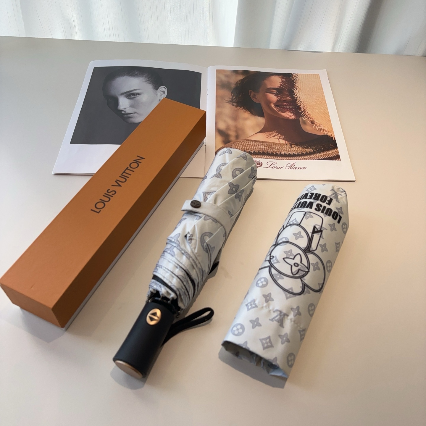 LOUIS VUITTON （路易威登）新款 三折自动折叠晴雨伞 新涂层技术深色伞面 拥有令人惊喜的遮光