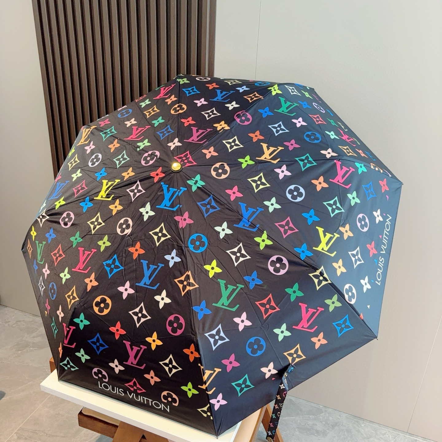  LOUIS VUITTON （路易威登）三折自动折叠晴雨伞 新涂层技术深色伞面 拥有令人惊喜的遮光效果