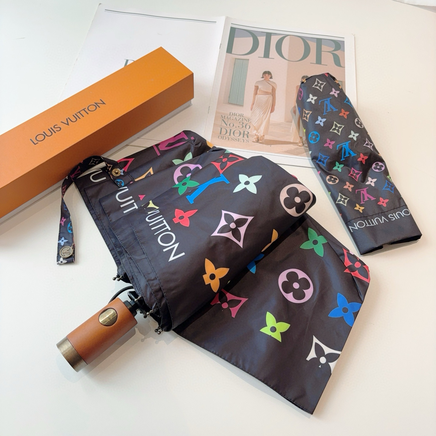  LOUIS VUITTON （路易威登）三折自动折叠晴雨伞 新涂层技术深色伞面 拥有令人惊喜的遮光效果