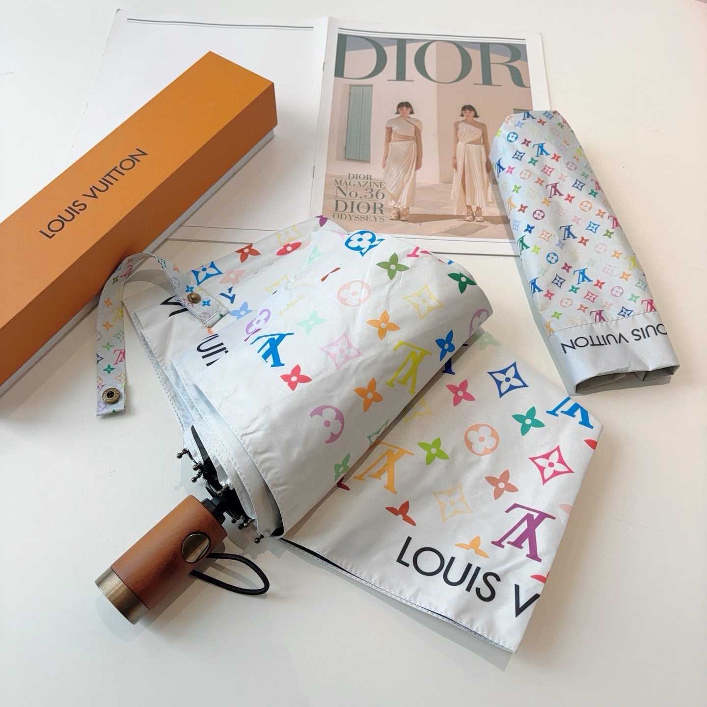  LOUIS VUITTON （路易威登）三折自动折叠晴雨伞 新涂层技术深色伞面 拥有令人惊喜的遮光效果