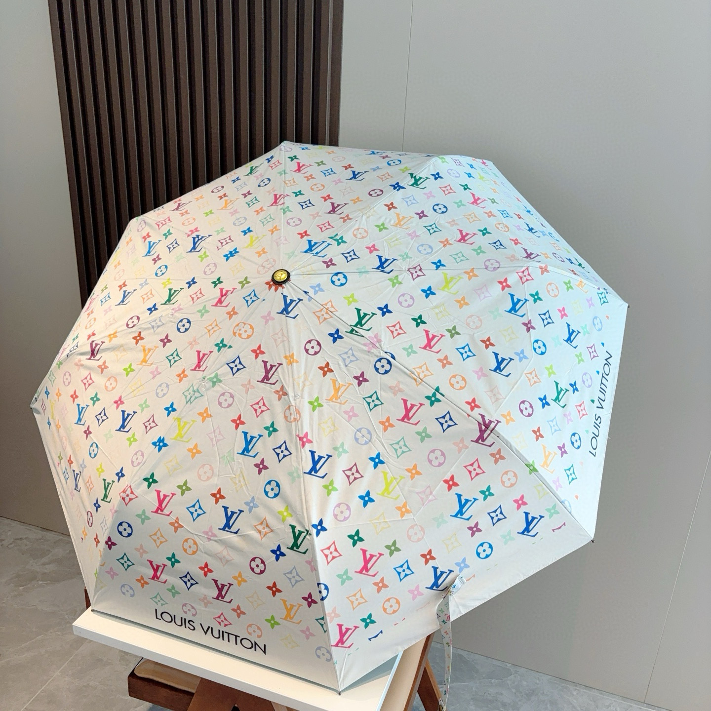  LOUIS VUITTON （路易威登）三折自动折叠晴雨伞 新涂层技术深色伞面 拥有令人惊喜的遮光效果