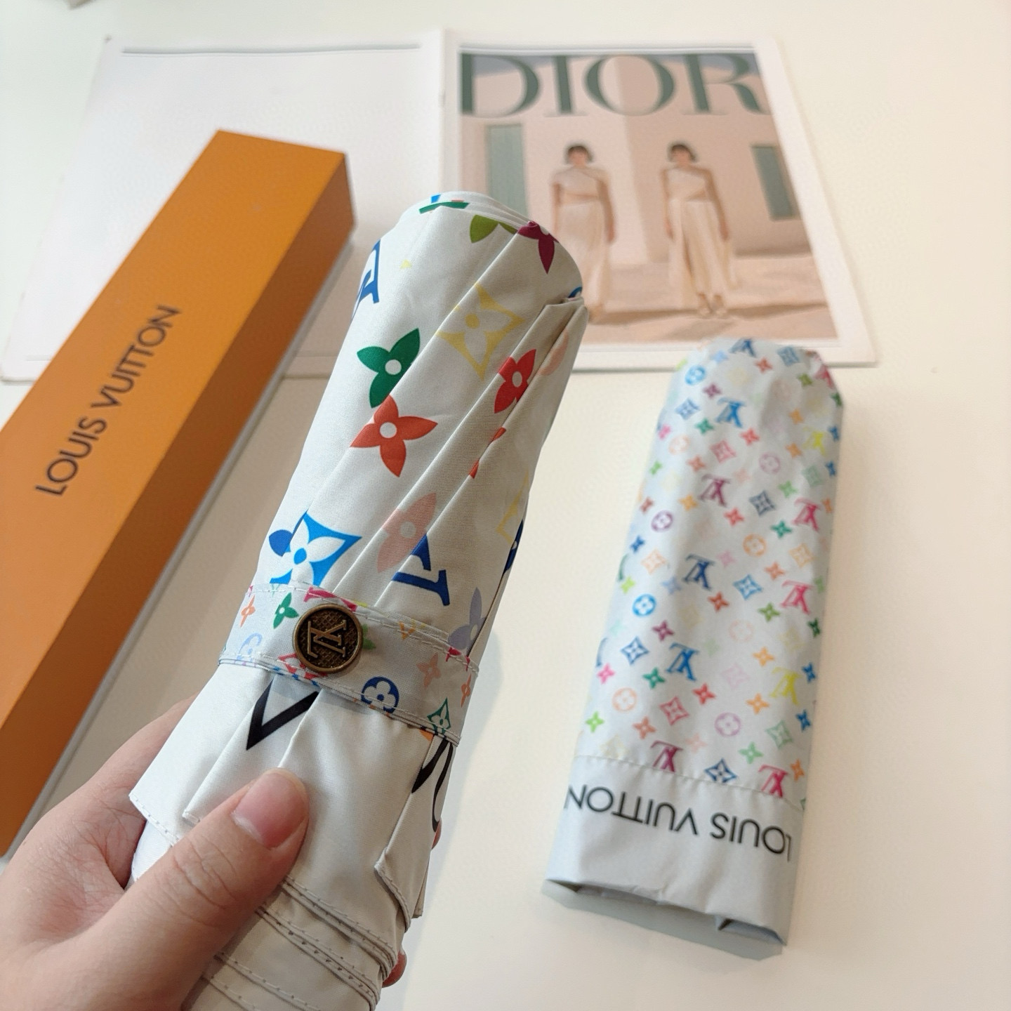  LOUIS VUITTON （路易威登）三折自动折叠晴雨伞 新涂层技术深色伞面 拥有令人惊喜的遮光效果