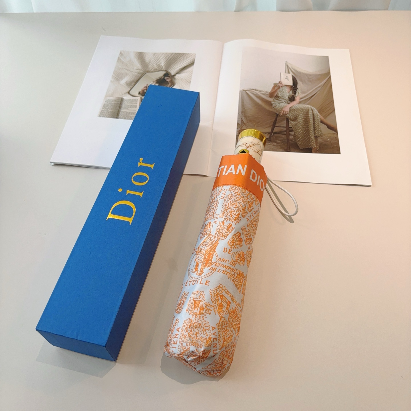 DIOR（迪奥）三折自动折叠晴雨伞  时尚原单代工品质 细节精致 看得见的品质 打破一成不变 色泽纯正