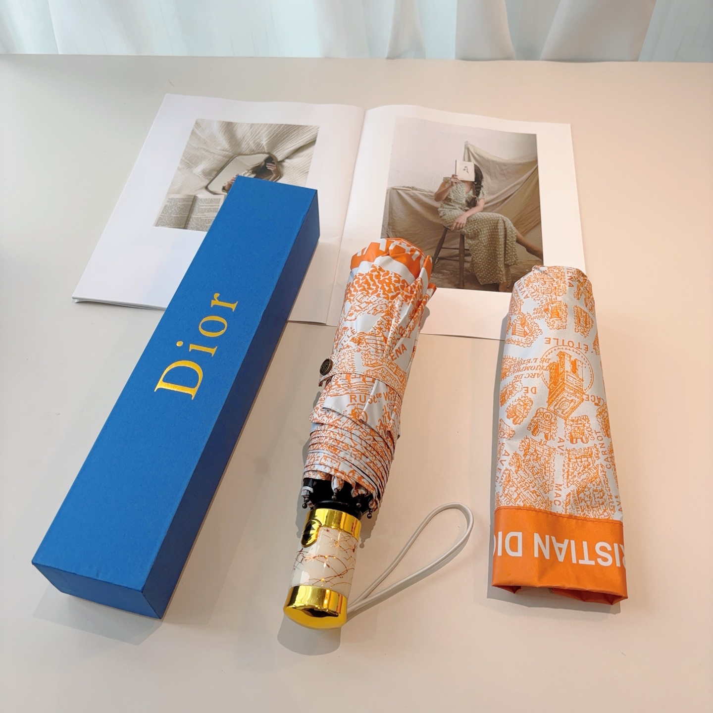  DIOR（迪奥）三折自动折叠晴雨伞  时尚原单代工品质 细节精致 看得见的品质 打破一成不变 色泽纯正