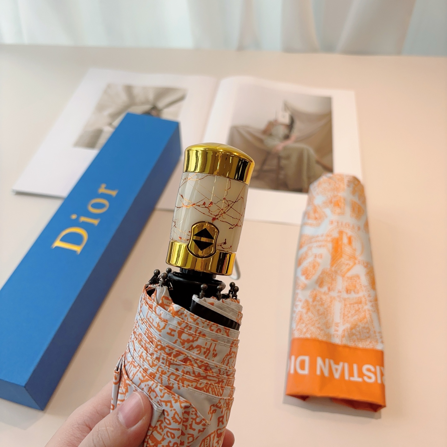  DIOR（迪奥）三折自动折叠晴雨伞  时尚原单代工品质 细节精致 看得见的品质 打破一成不变 色泽纯正