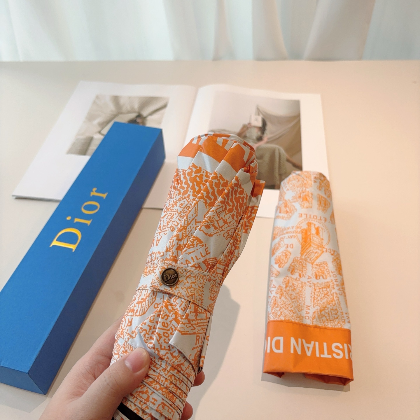  DIOR（迪奥）三折自动折叠晴雨伞  时尚原单代工品质 细节精致 看得见的品质 打破一成不变 色泽纯正