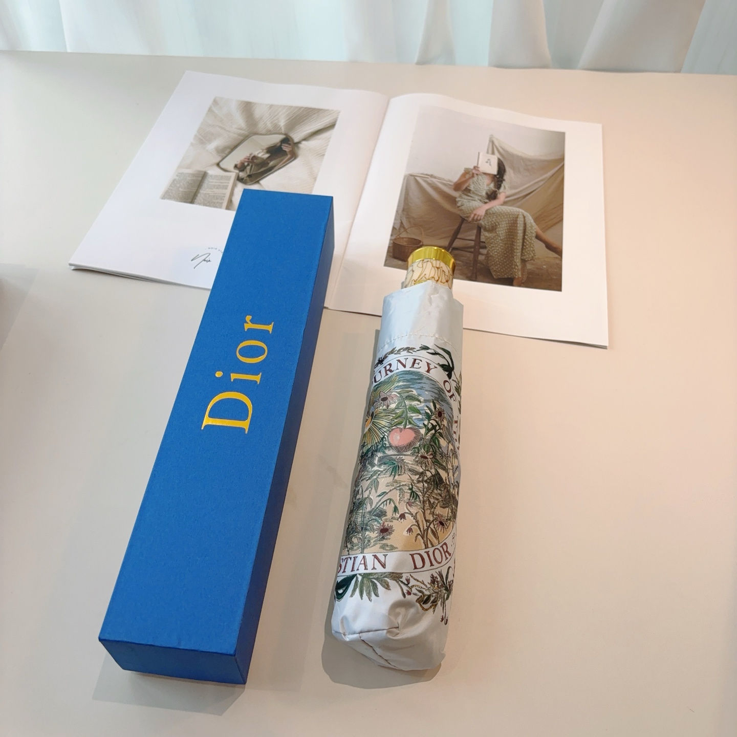  DIOR（迪奥）三折自动折叠晴雨伞  时尚原单代工品质 细节精致 看得见的品质 打破一成不变 色泽纯正